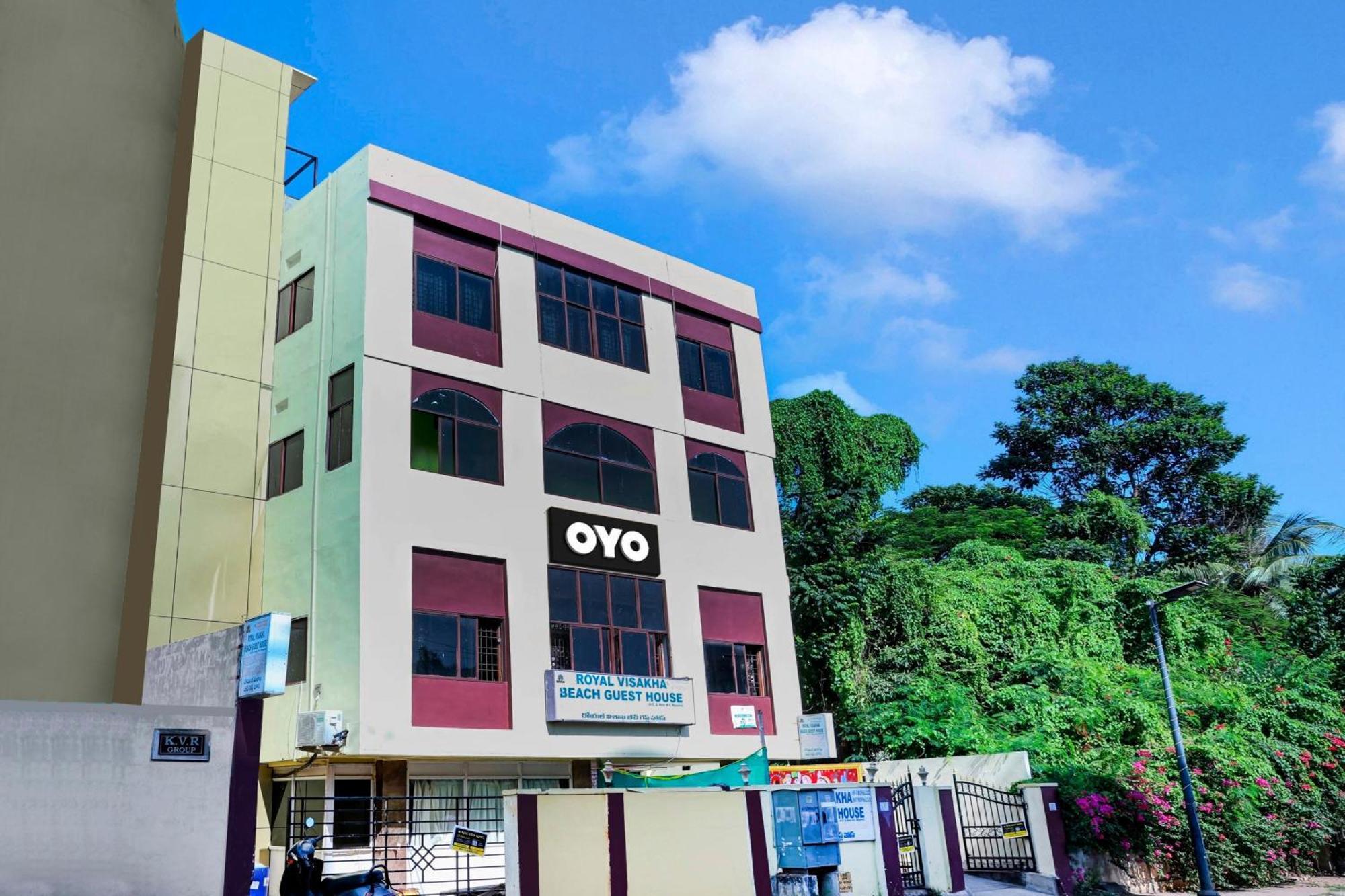 Oyo Royal Visakha Beach Guest House Visakhapatnam Exteriör bild