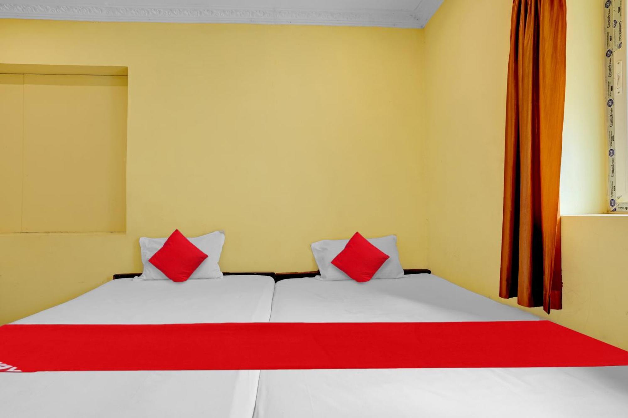 Oyo Royal Visakha Beach Guest House Visakhapatnam Exteriör bild