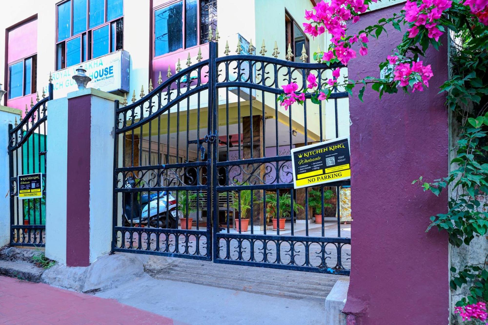 Oyo Royal Visakha Beach Guest House Visakhapatnam Exteriör bild